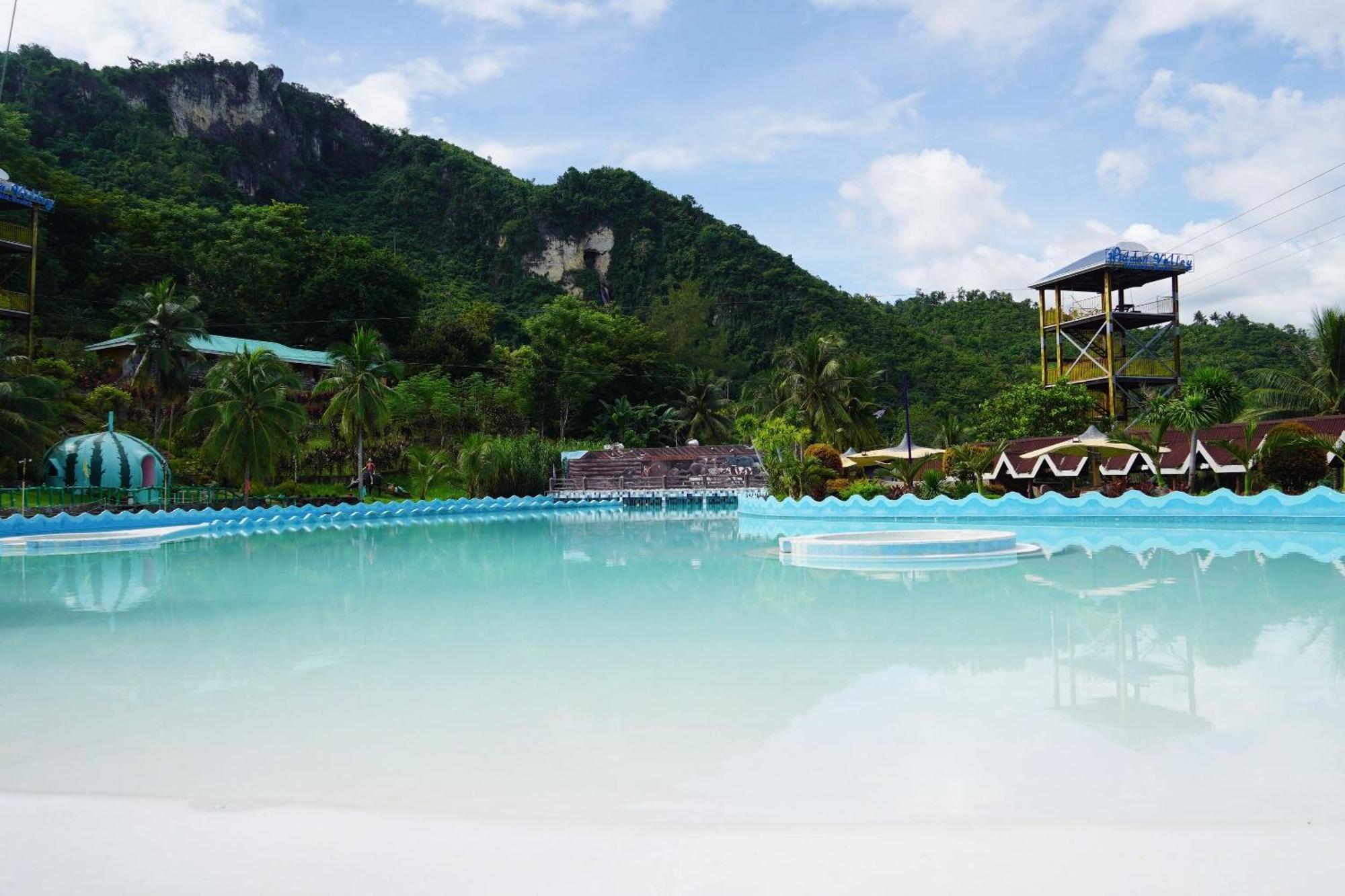 Hidden Valley Mountain And Wavepool Resort Pinamungahan 外观 照片