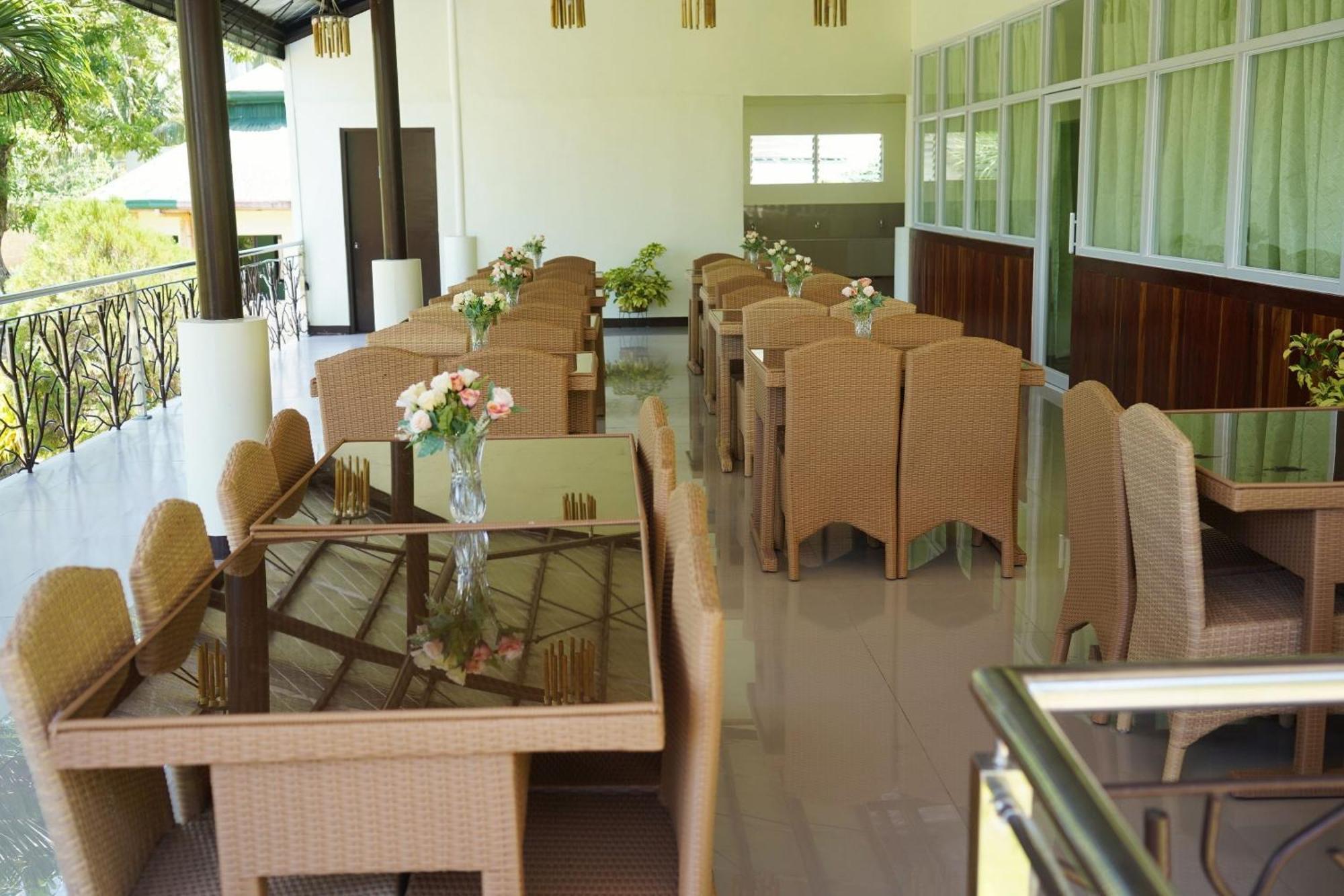 Hidden Valley Mountain And Wavepool Resort Pinamungahan 外观 照片